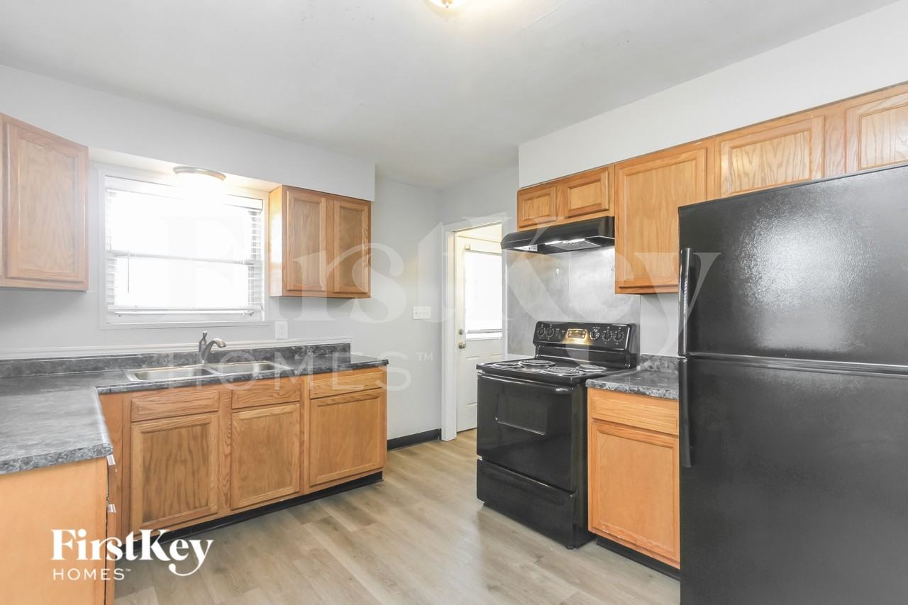 3940 N Graham Ave - Photo 6 of 19