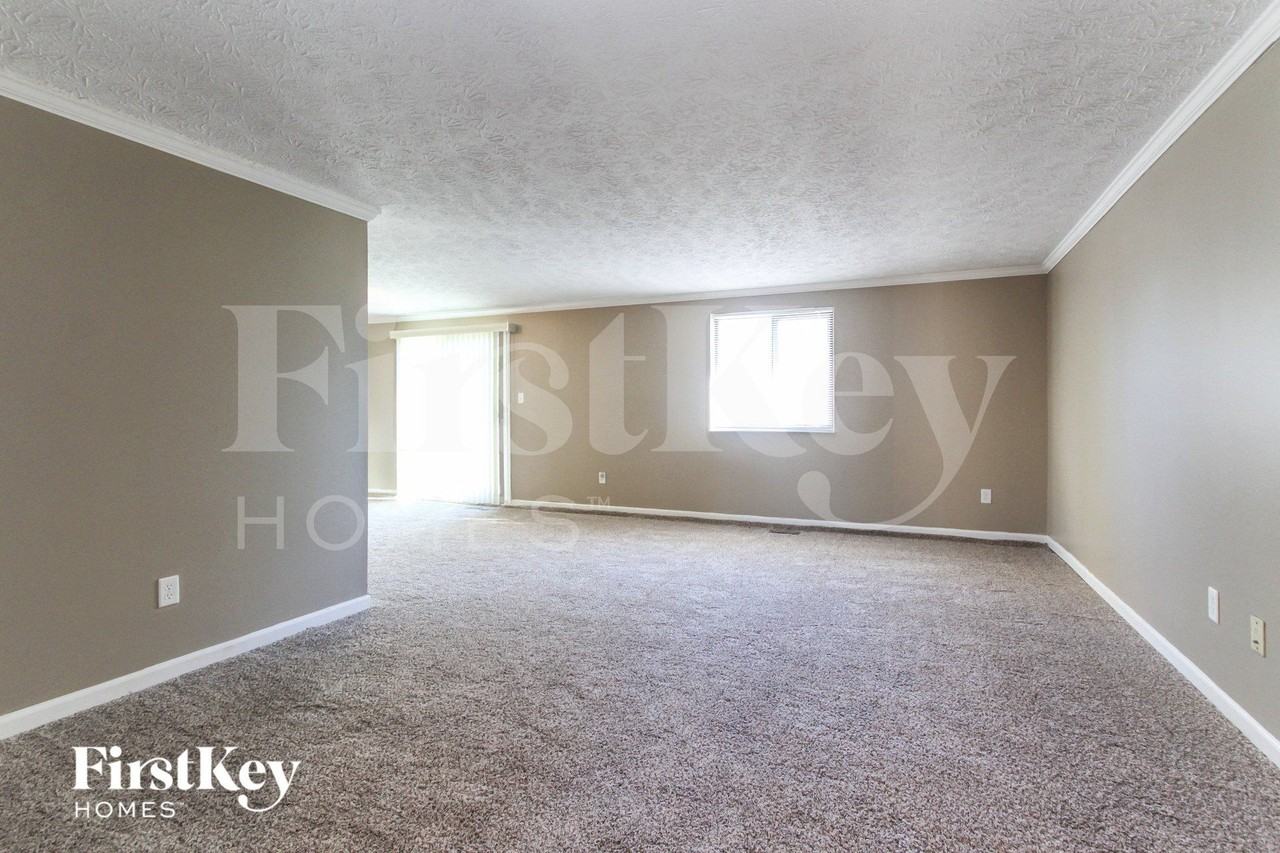 3735 Valley Lake Dr - Photo 2 of 14