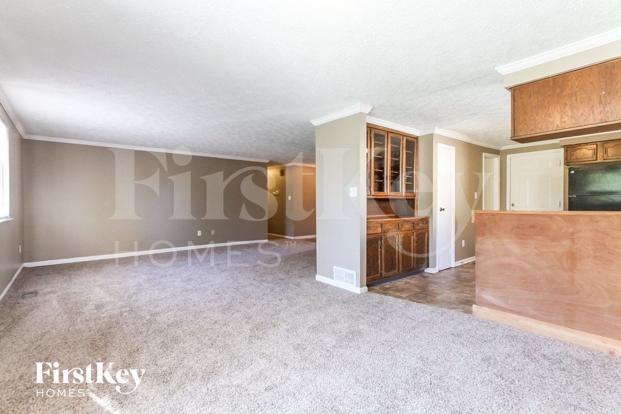 3735 Valley Lake Dr - Photo 4 of 14