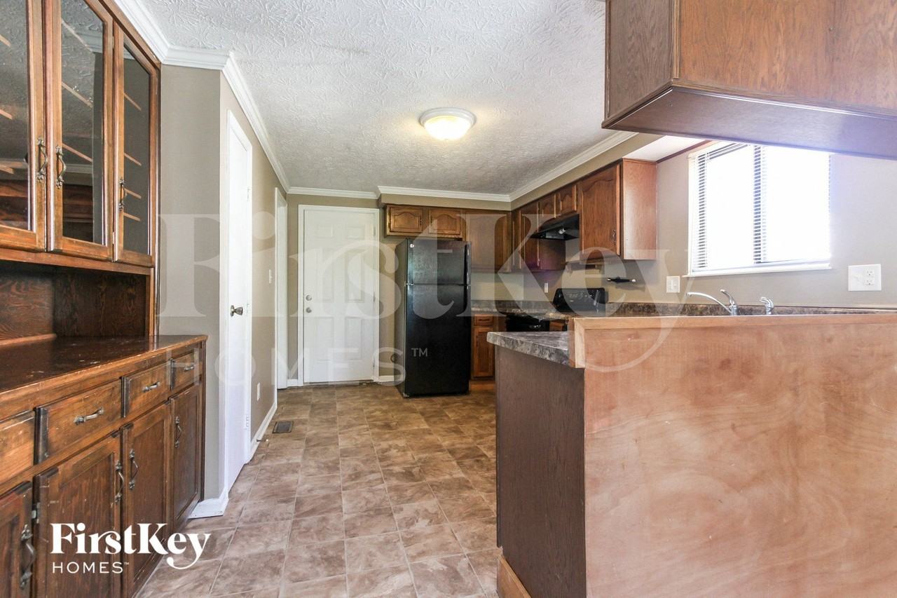 3735 Valley Lake Dr - Photo 5 of 14