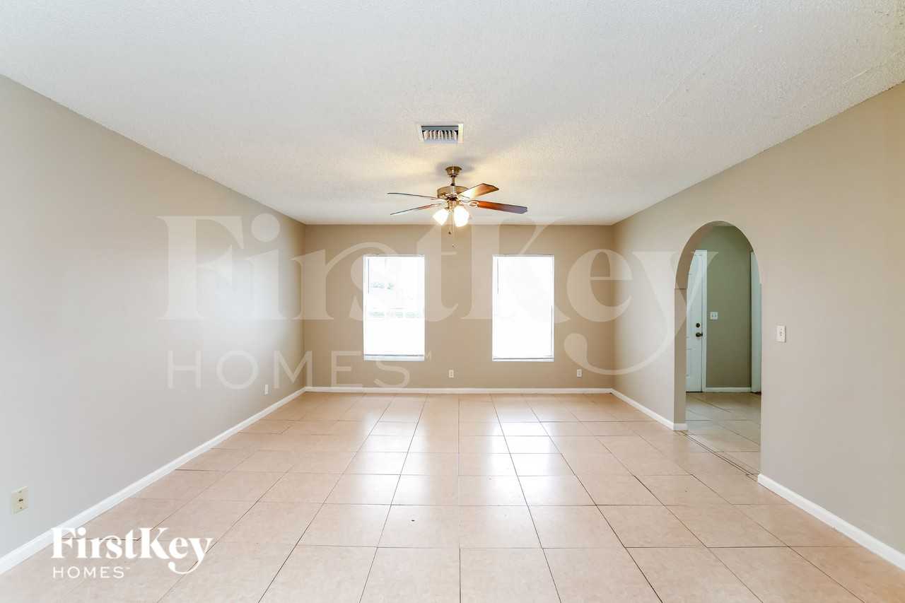 3637 Avenue Montresor - Photo 3 of 19