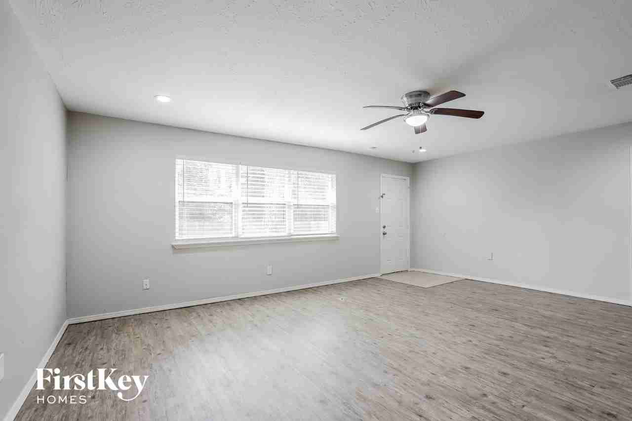 3607 Dawnwood Dr - Photo 3 of 15