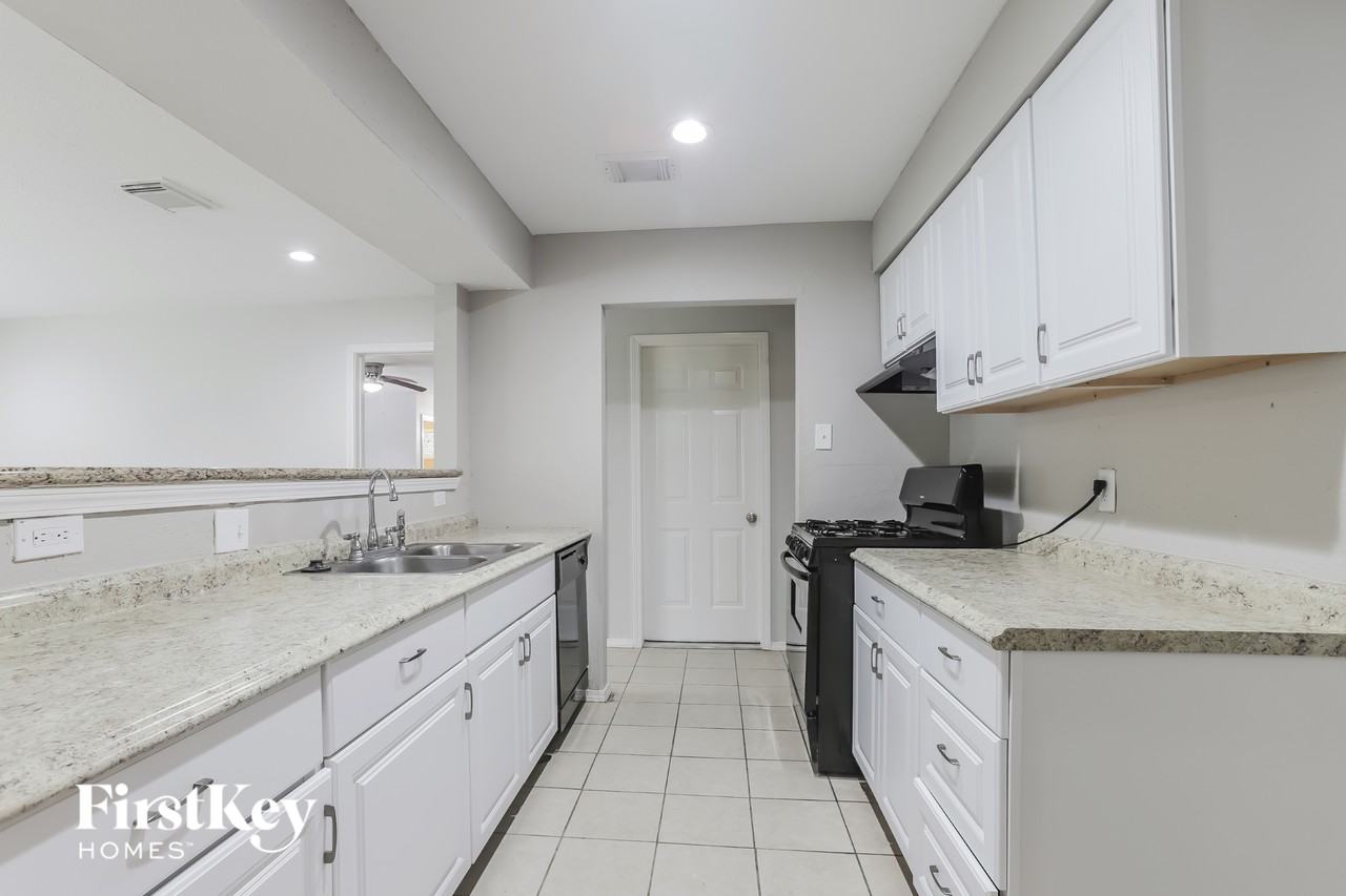 3607 Dawnwood Dr - Photo 6 of 15