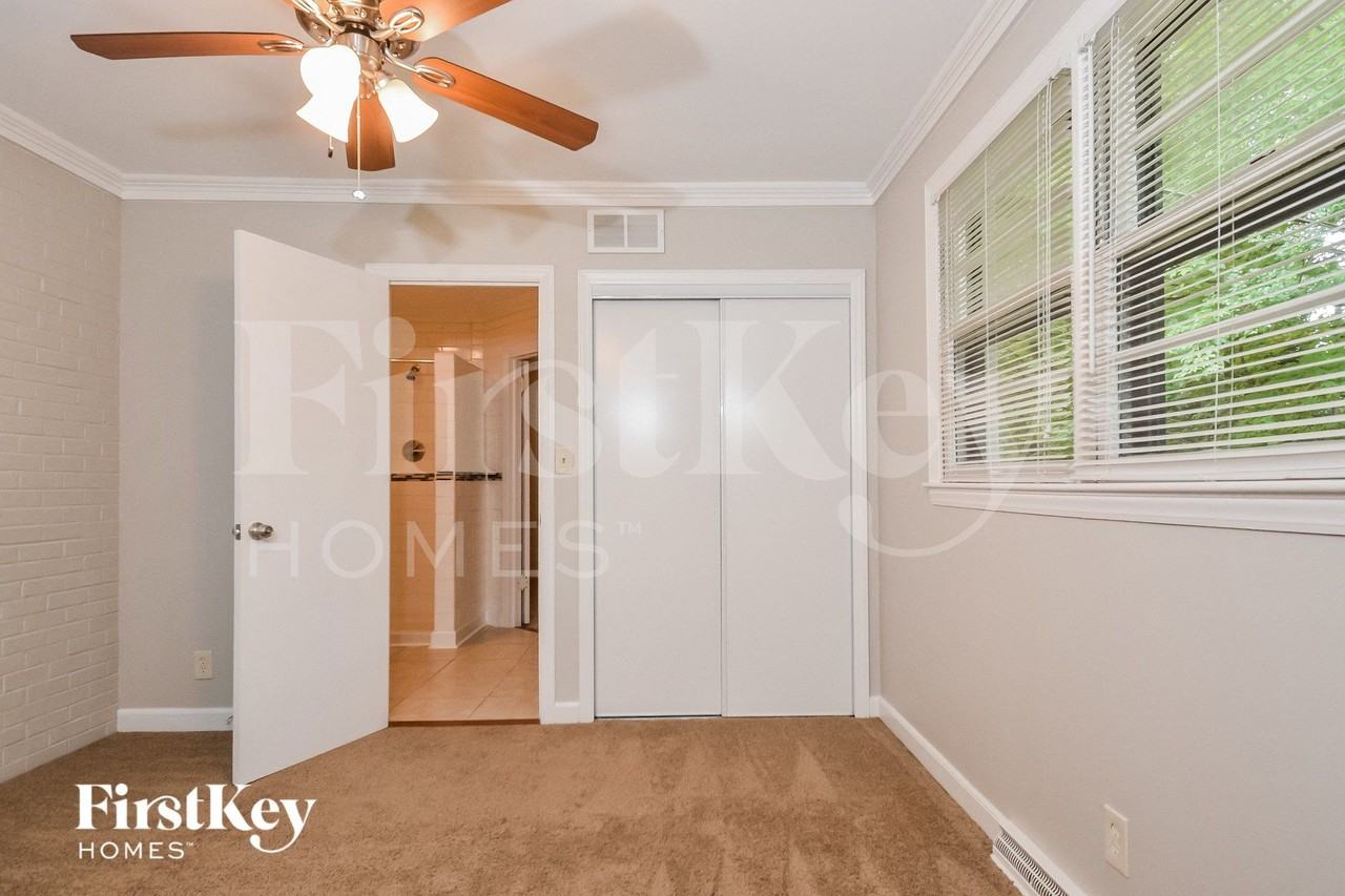 3303 Canterbury St - Photo 7 of 15