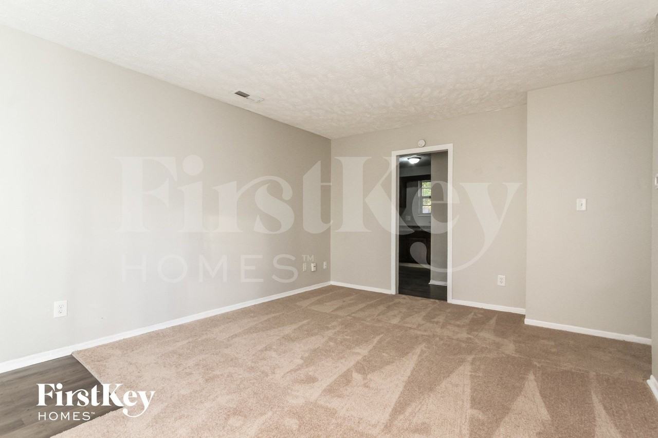 3243 Eastbrooke Ct - Photo 3 of 15