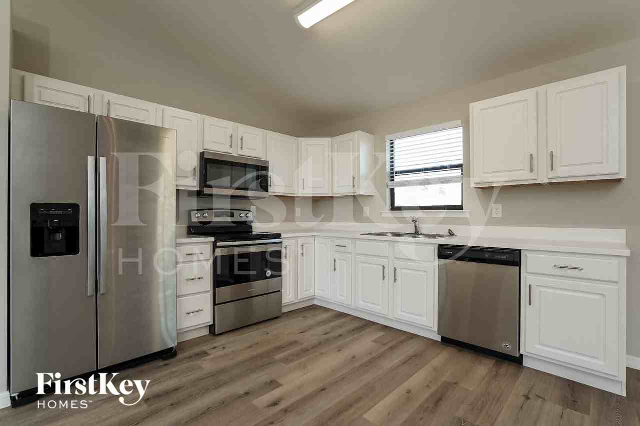 3008 25th St Sw - Photo 5 of 15