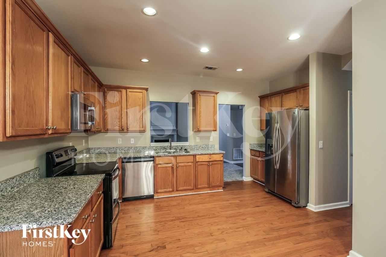 2775 Haynes Club Cir - Photo 5 of 16