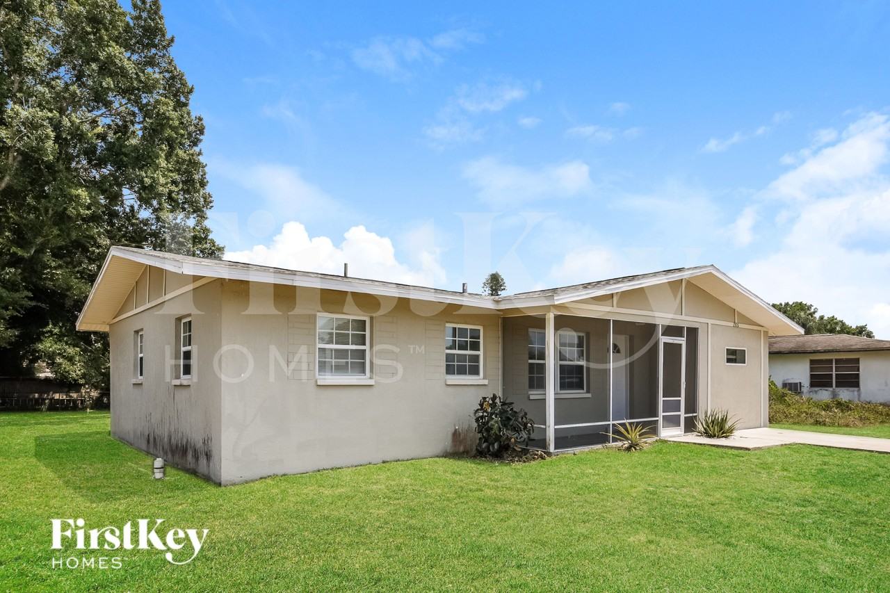 2326 Barcelona Ave - Photo 2 of 16