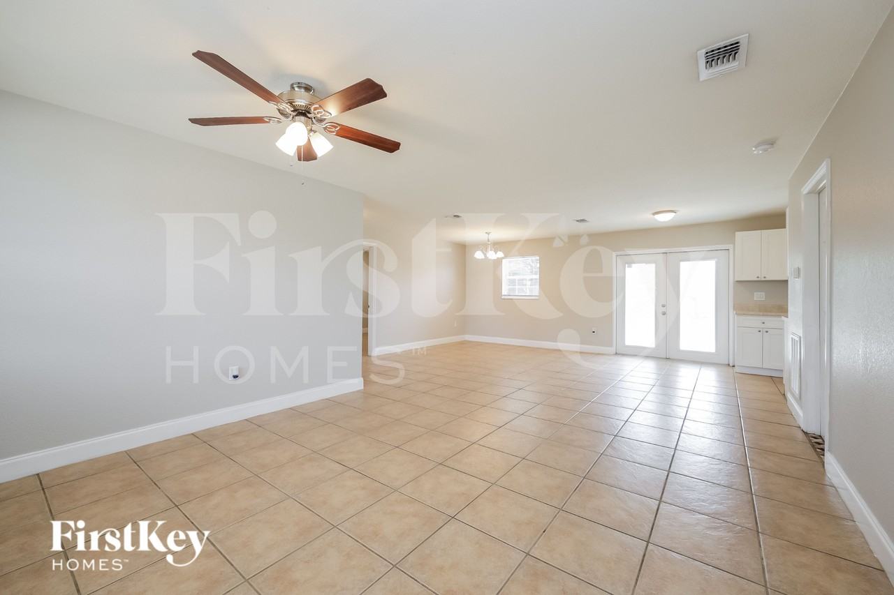 2326 Barcelona Ave - Photo 3 of 16