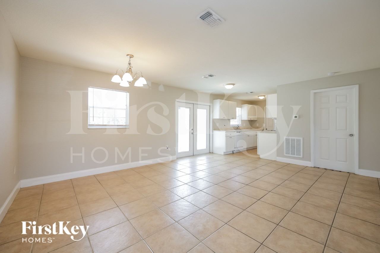 2326 Barcelona Ave - Photo 5 of 16