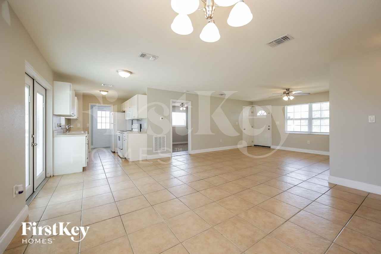 2326 Barcelona Ave - Photo 6 of 16