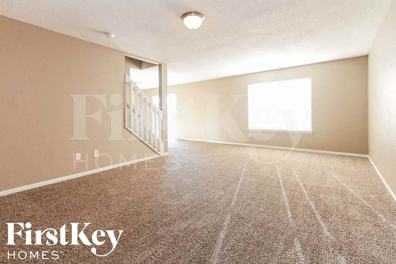 1820 Long Lake Dr - Photo 2 of 15