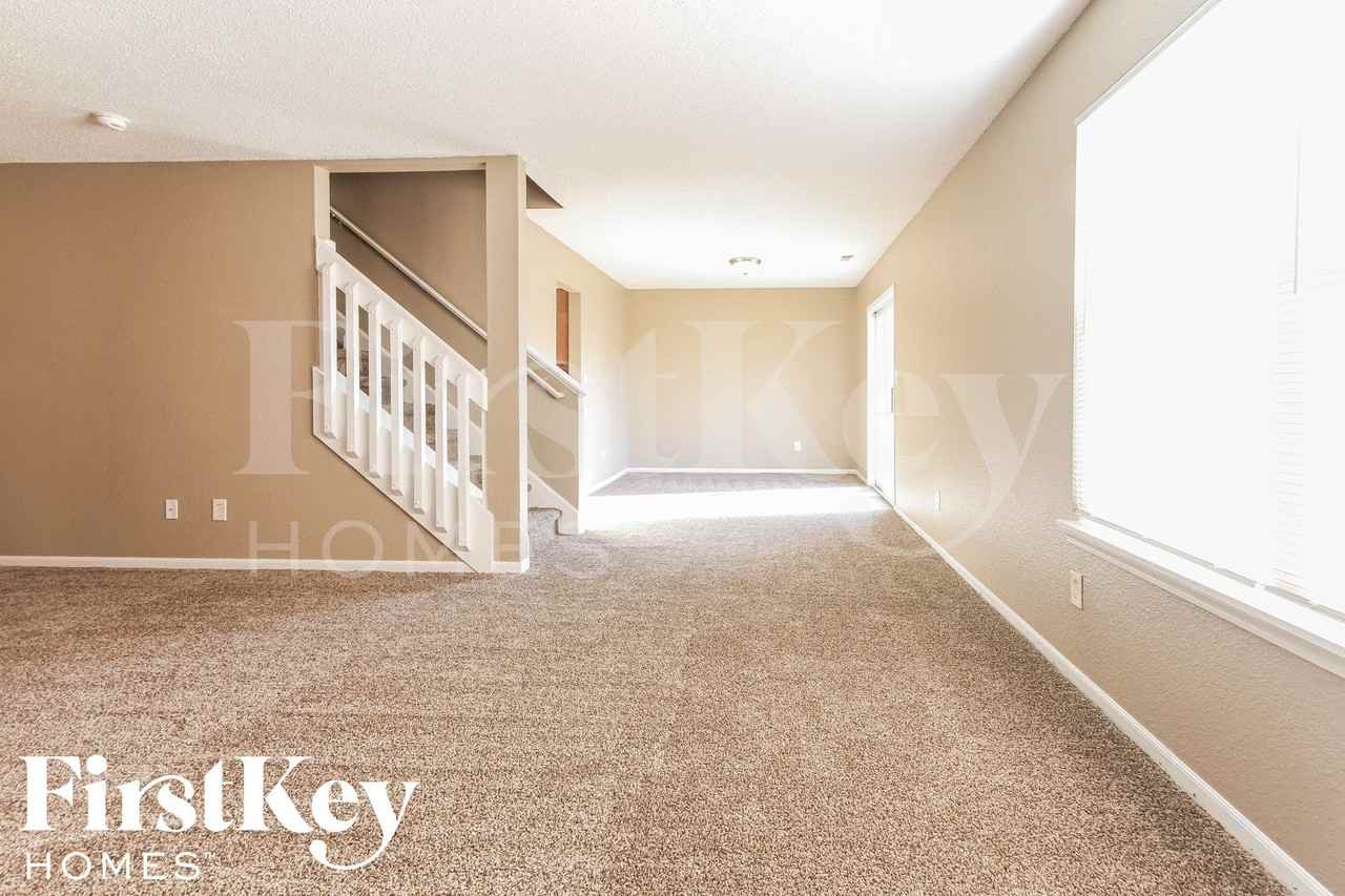 1820 Long Lake Dr - Photo 3 of 15