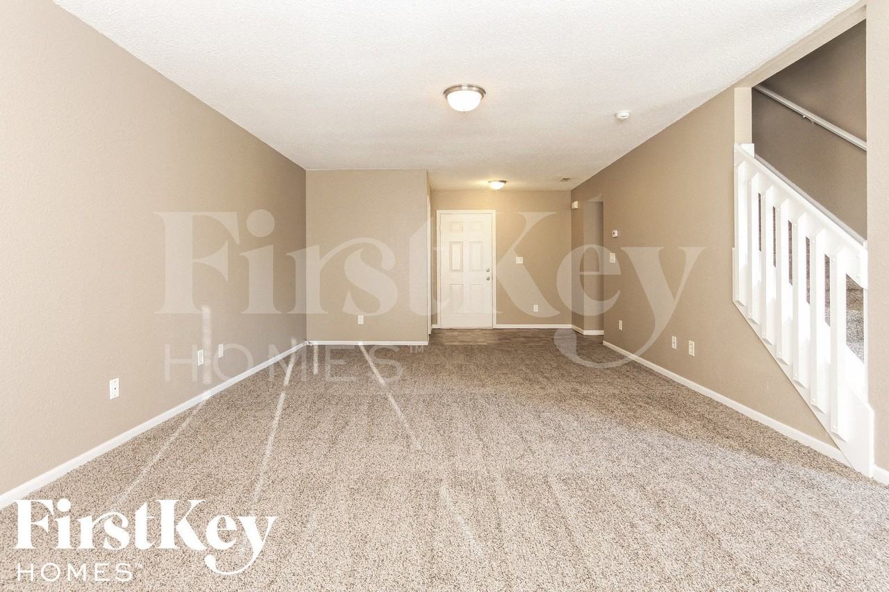 1820 Long Lake Dr - Photo 4 of 15