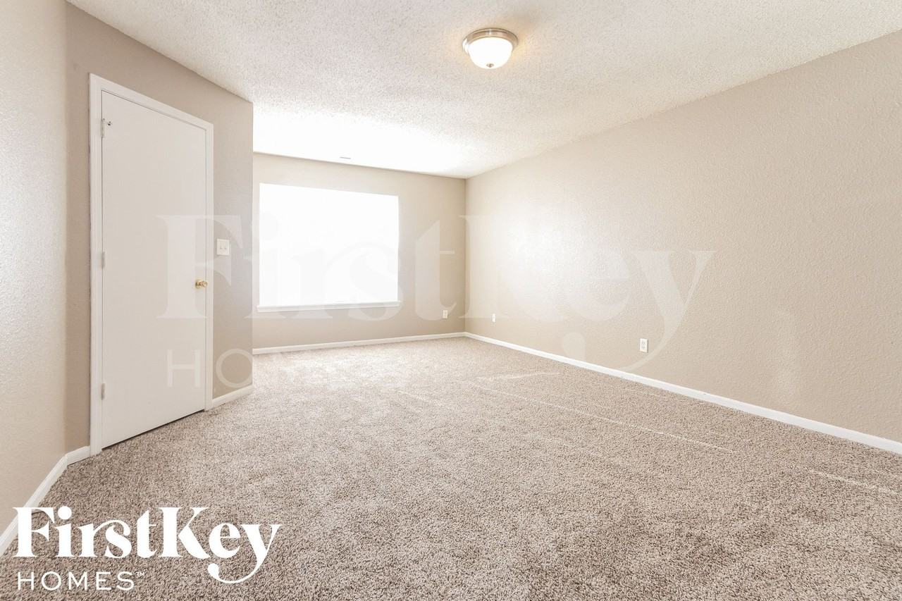 1820 Long Lake Dr - Photo 5 of 15