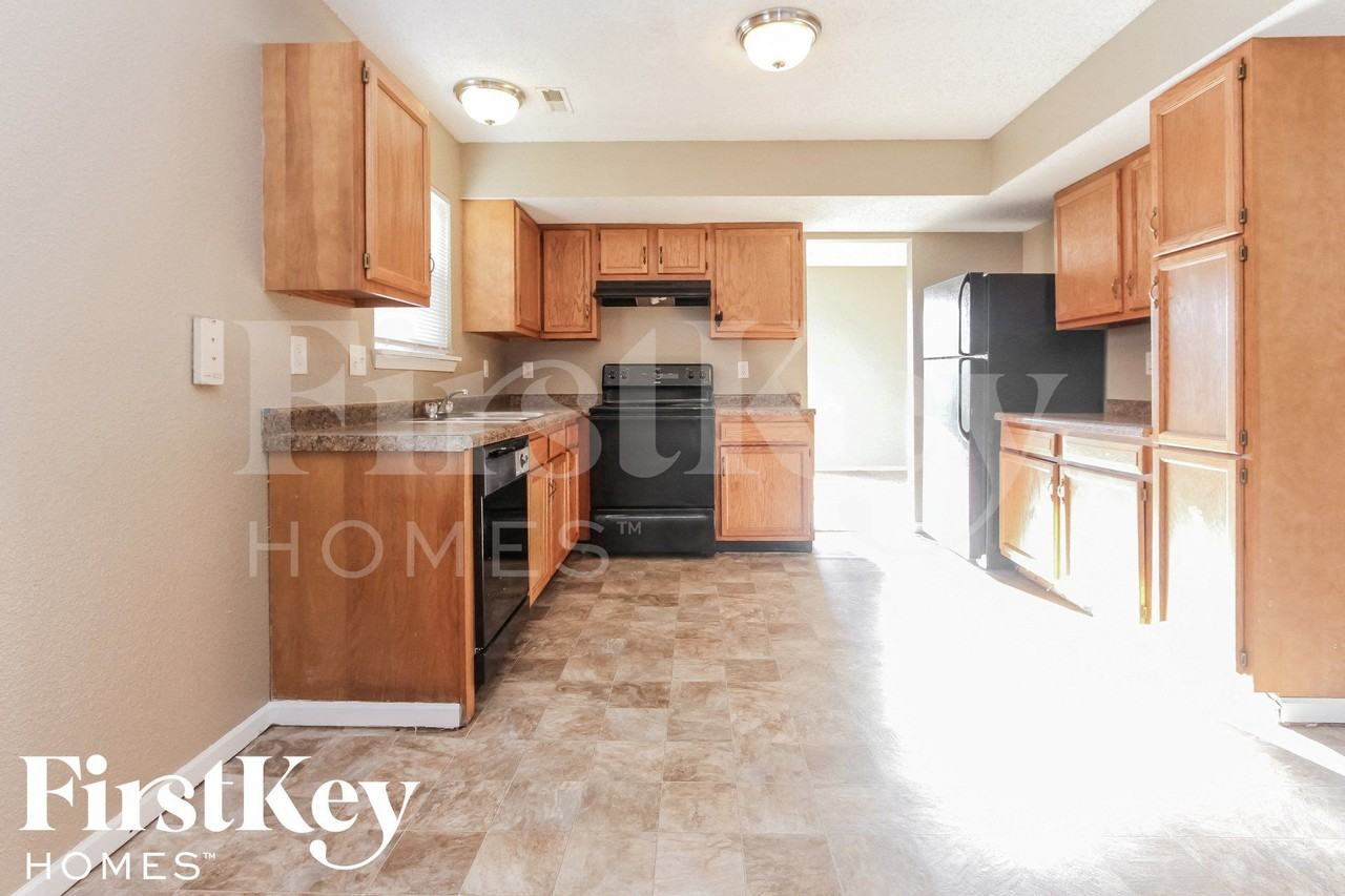 1820 Long Lake Dr - Photo 7 of 15