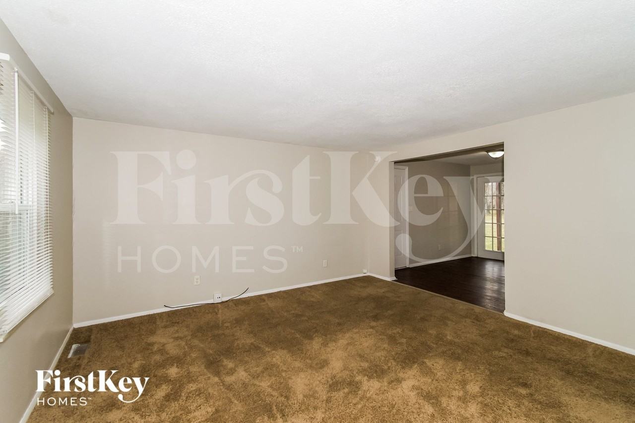 1733 Mutz Dr - Photo 3 of 15