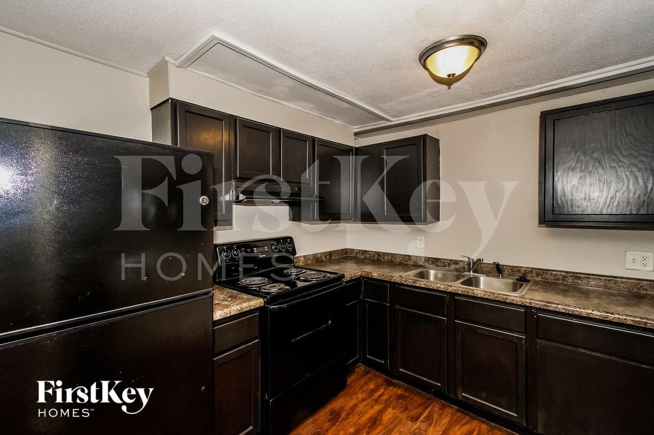 1733 Mutz Dr - Photo 6 of 15