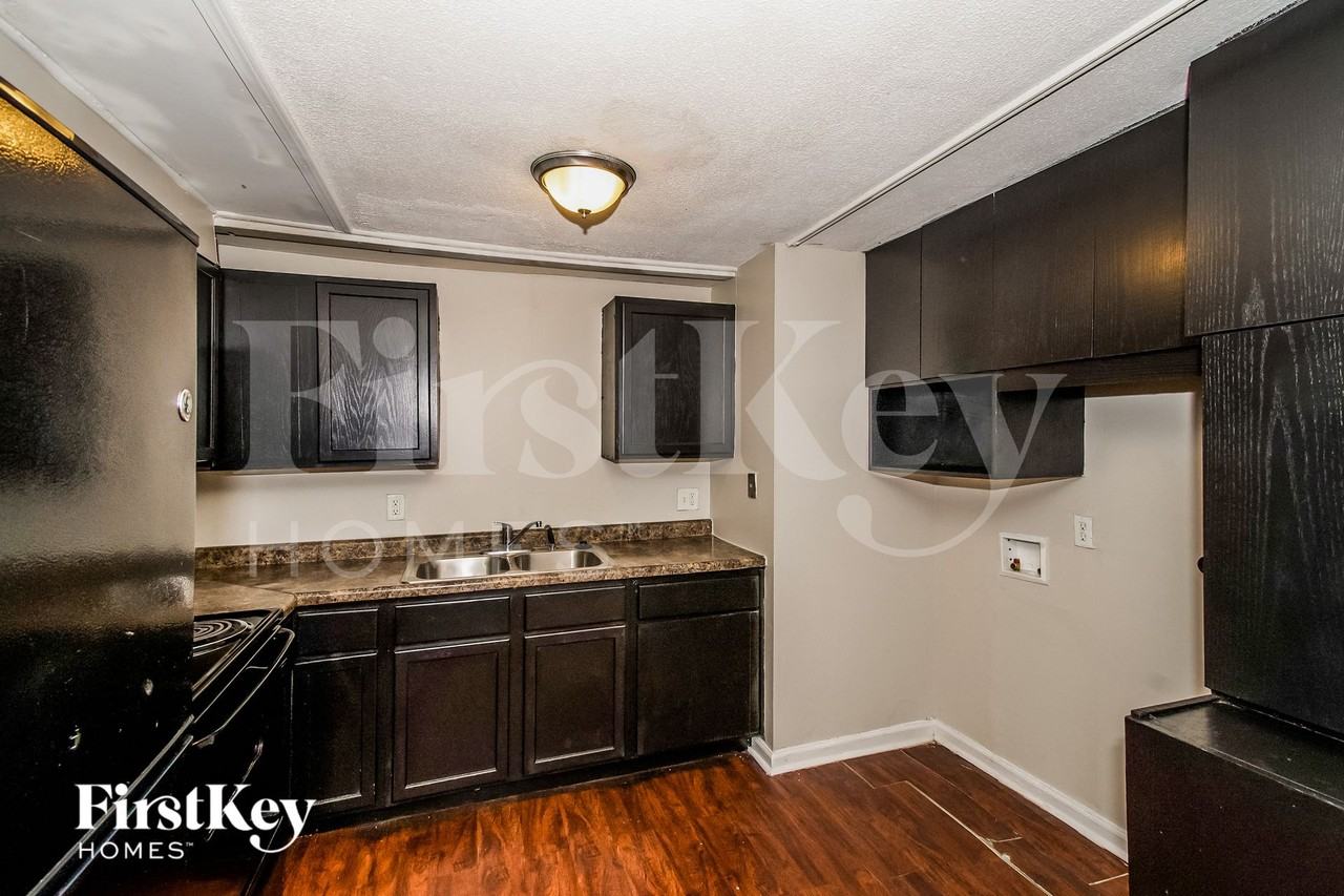 1733 Mutz Dr - Photo 7 of 15