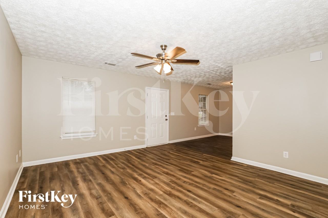 161 Caldwell Dr - Photo 3 of 19