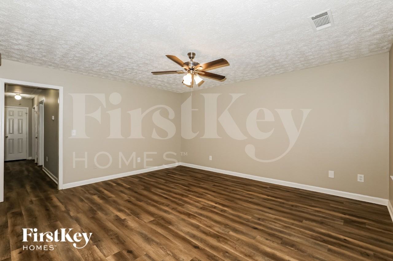 161 Caldwell Dr - Photo 5 of 19