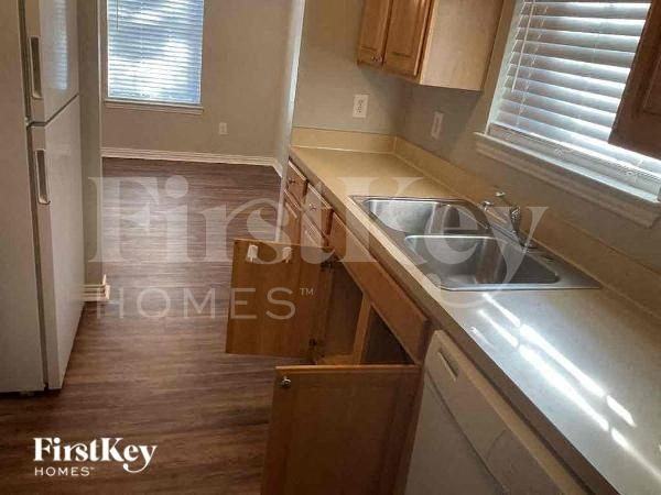 1607 Coleman St - Photo 4 of 12