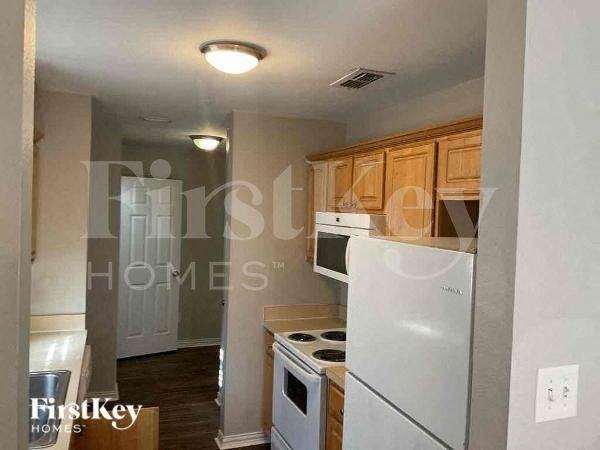 1607 Coleman St - Photo 5 of 12