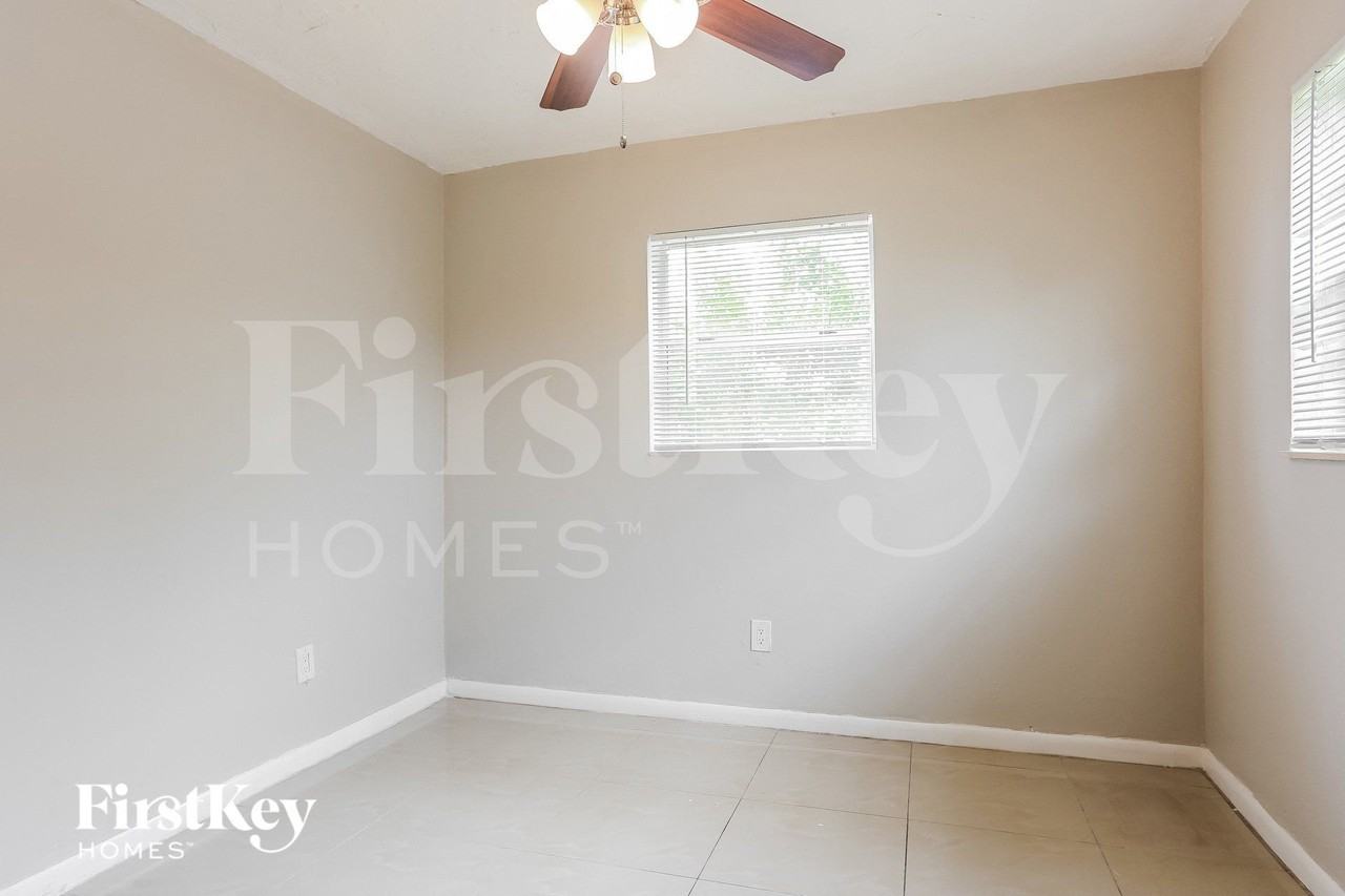 1411 Nw 3rd St - Photo 7 of 14