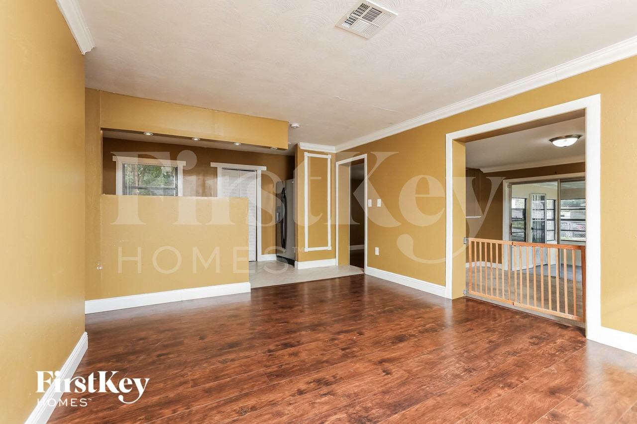 1228 Helen St - Photo 3 of 14