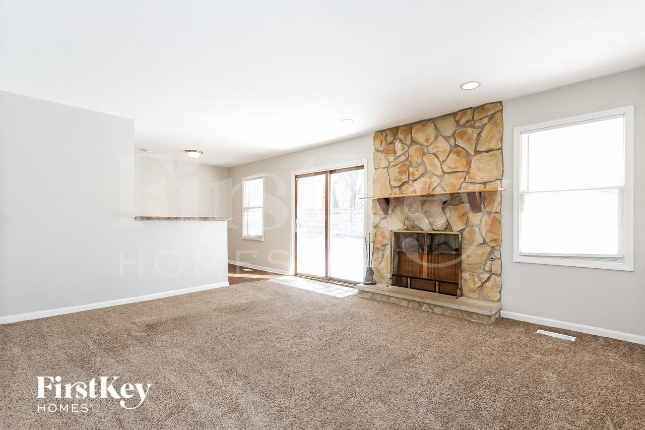 1083 Willow Ct - Photo 3 of 15