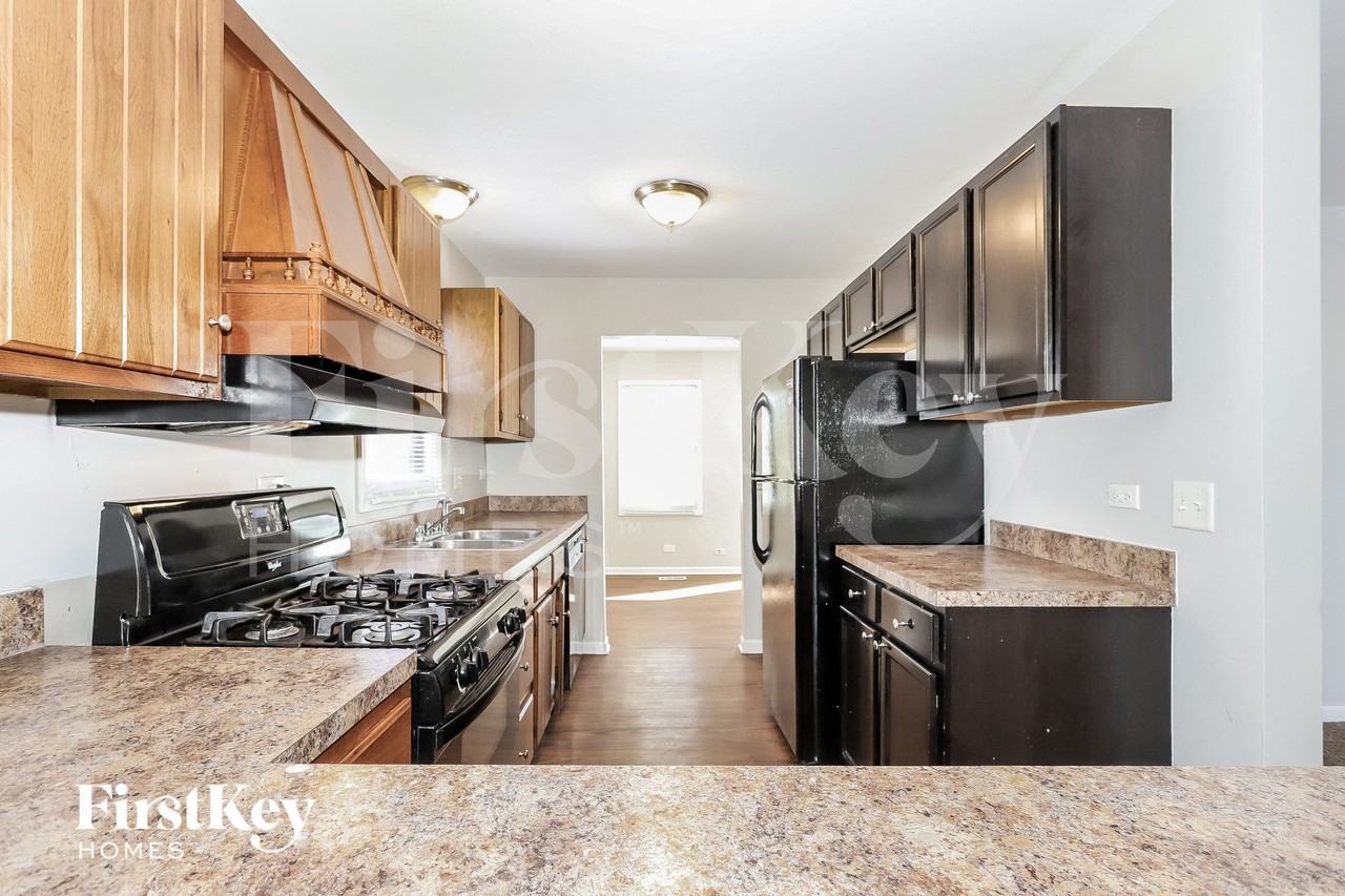 1083 Willow Ct - Photo 6 of 15