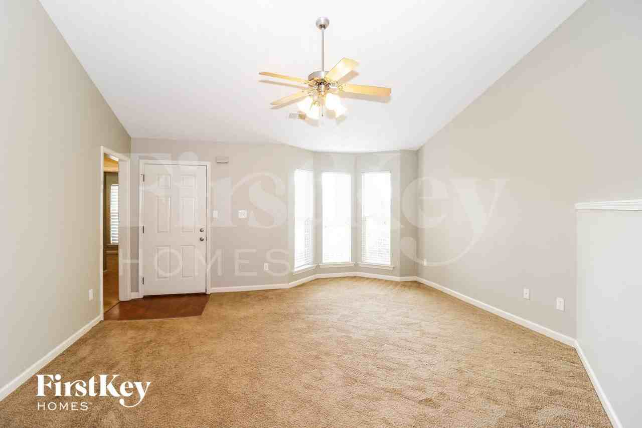 10219 Cottage Oaks Cv - Photo 3 of 15