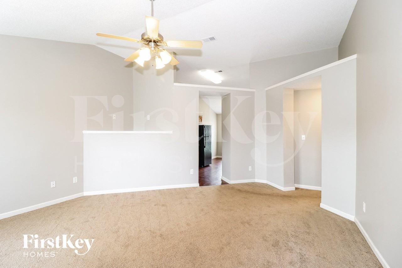 10219 Cottage Oaks Cv - Photo 4 of 15