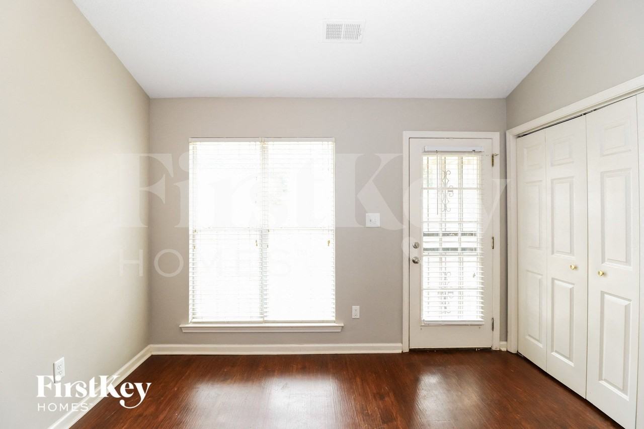 10219 Cottage Oaks Cv - Photo 5 of 15