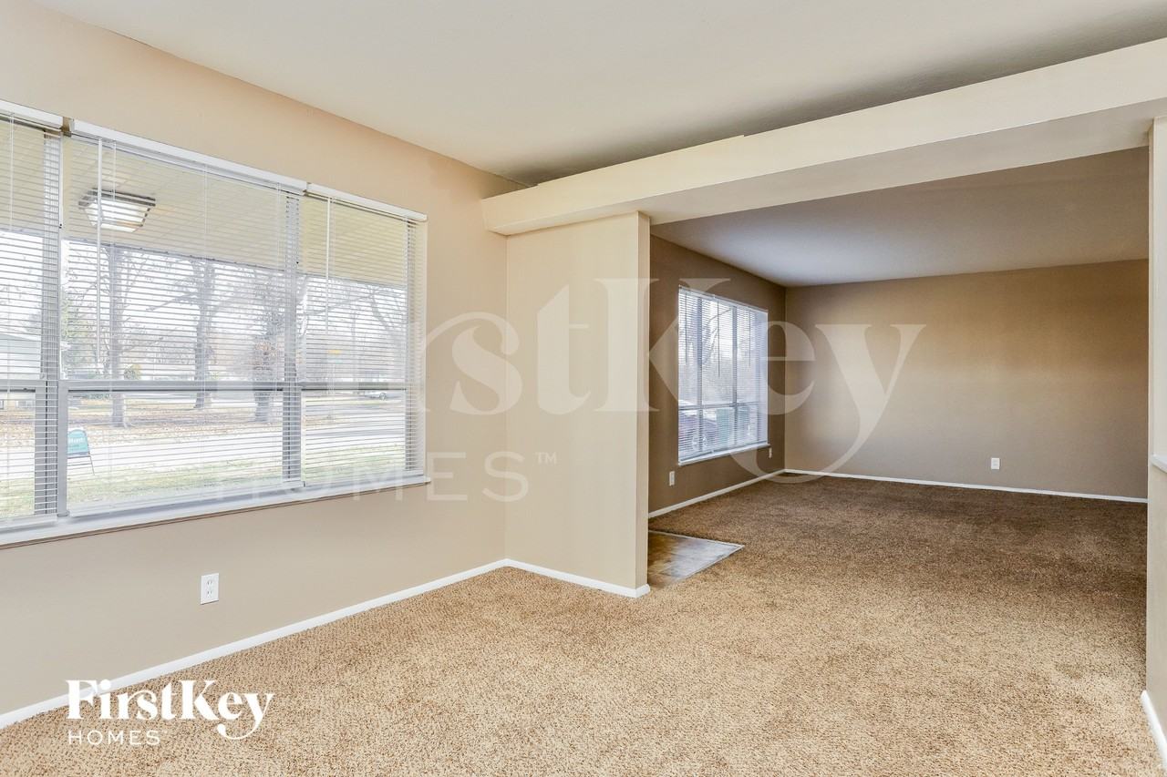 10201 Pannell Dr - Photo 5 of 15