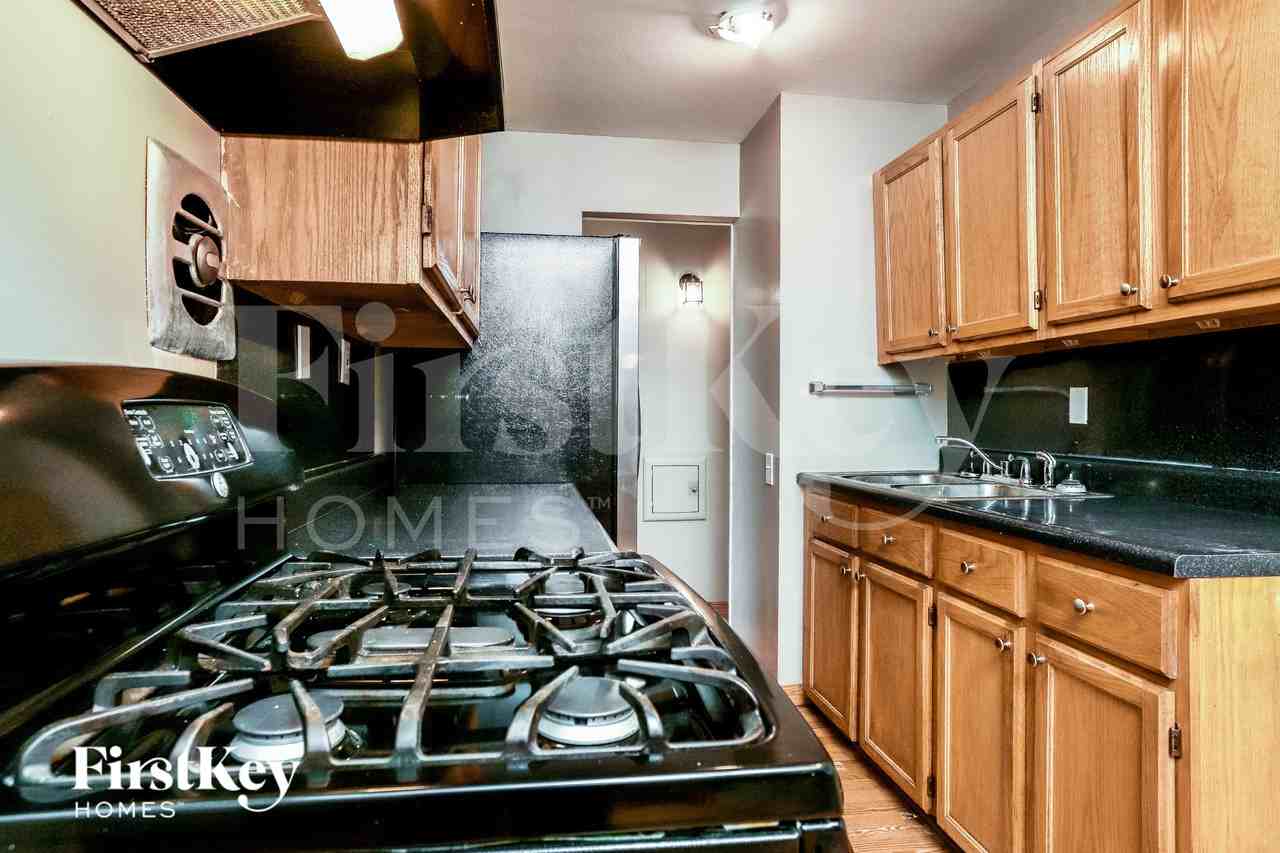 10201 Pannell Dr - Photo 7 of 15