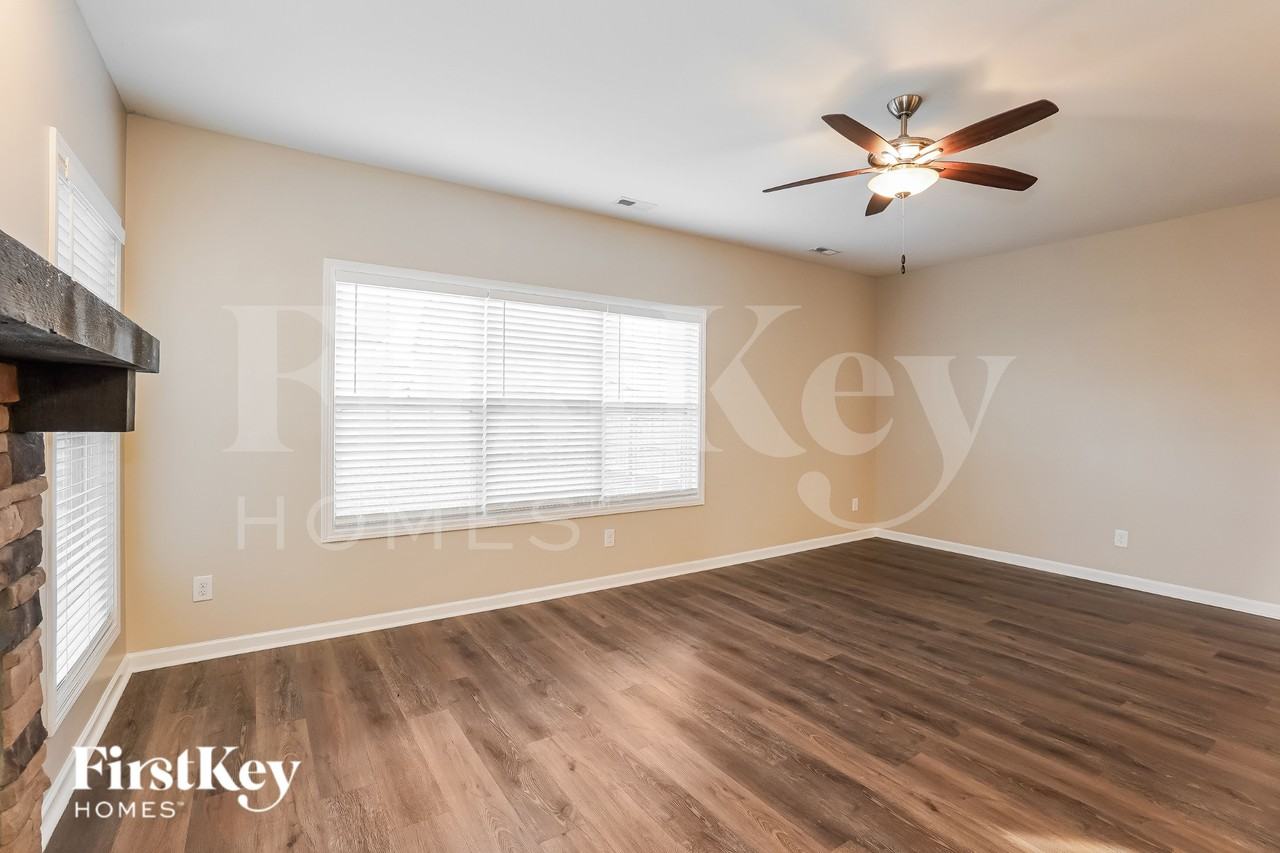 1523 Kingbird Dr - Photo 3 of 19