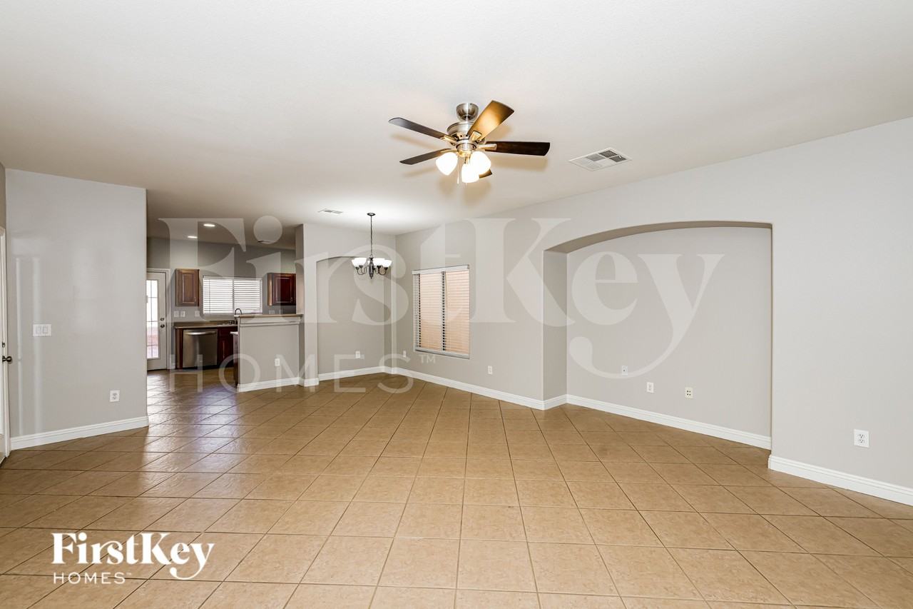 8920 Snowtrack Ave - Photo 3 of 19
