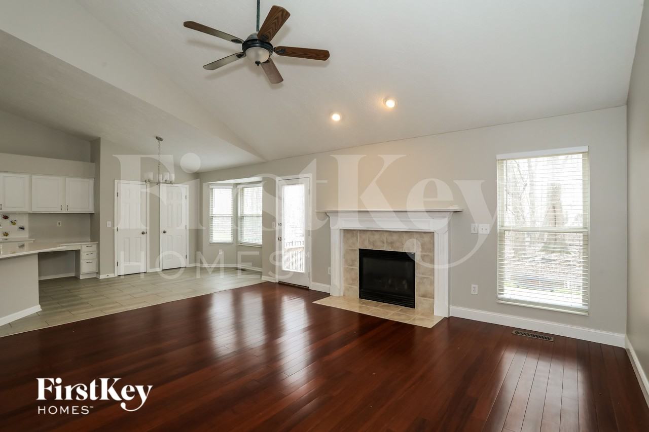 6074 Weber Oaks Dr - Photo 3 of 19