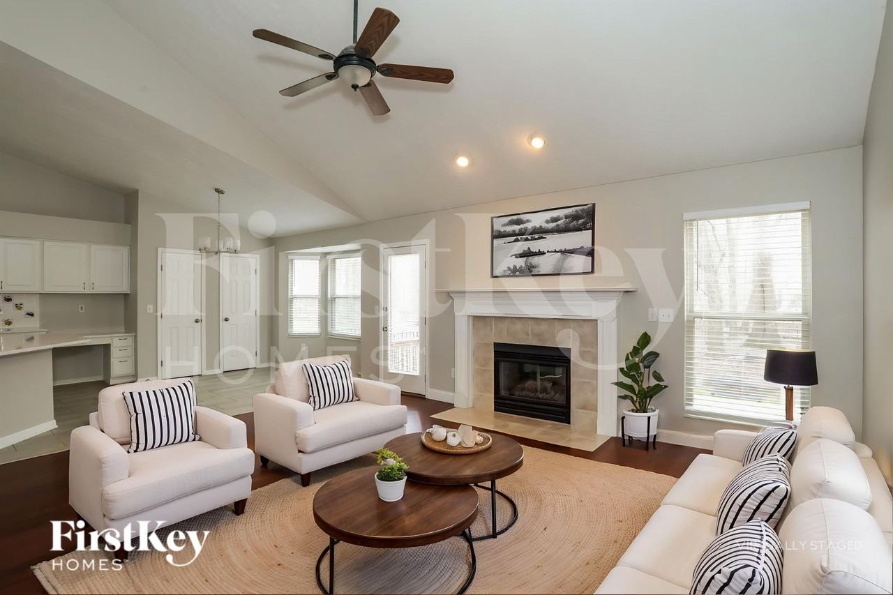 6074 Weber Oaks Dr - Photo 4 of 19