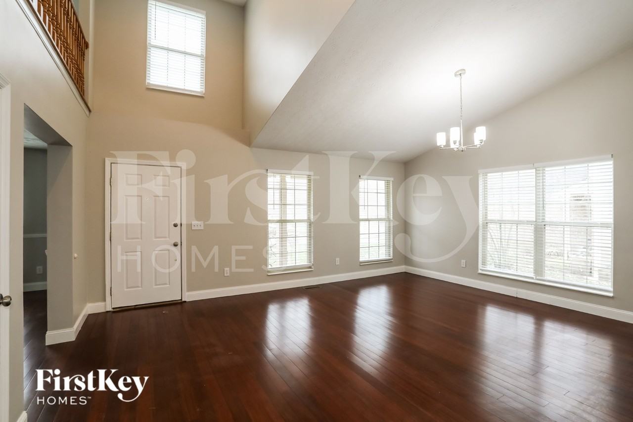 6074 Weber Oaks Dr - Photo 5 of 19