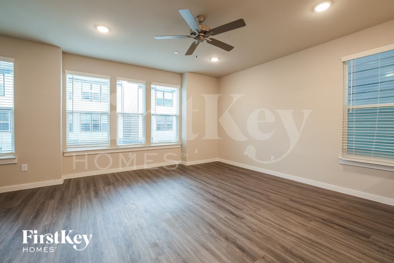 18519 Centro Row - Photo 2 of 19