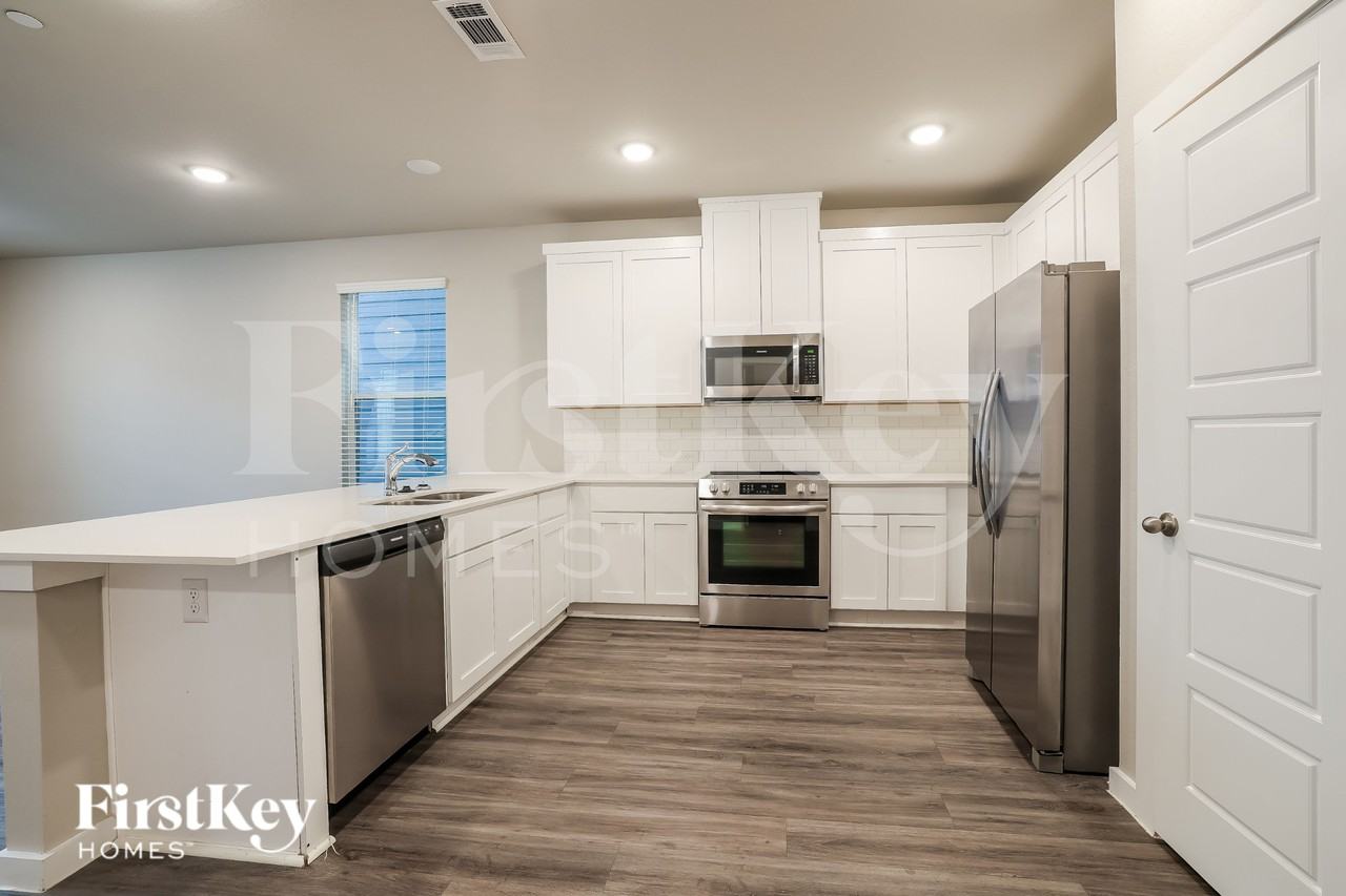 18519 Centro Row - Photo 4 of 19