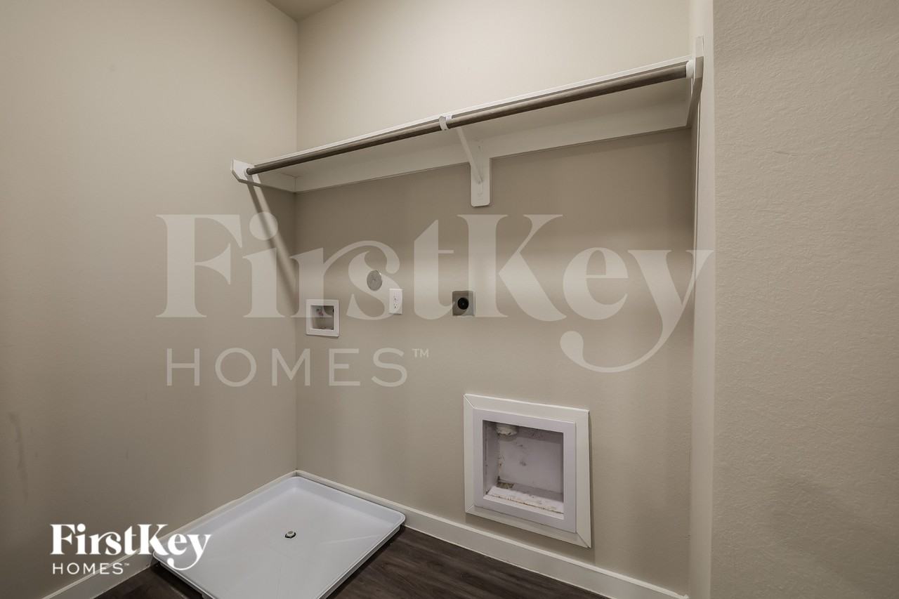 18519 Centro Row - Photo 5 of 19