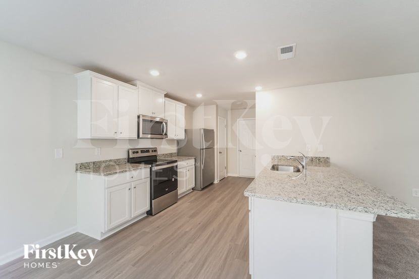 8421 Deerwood Rd - Photo 5 of 16