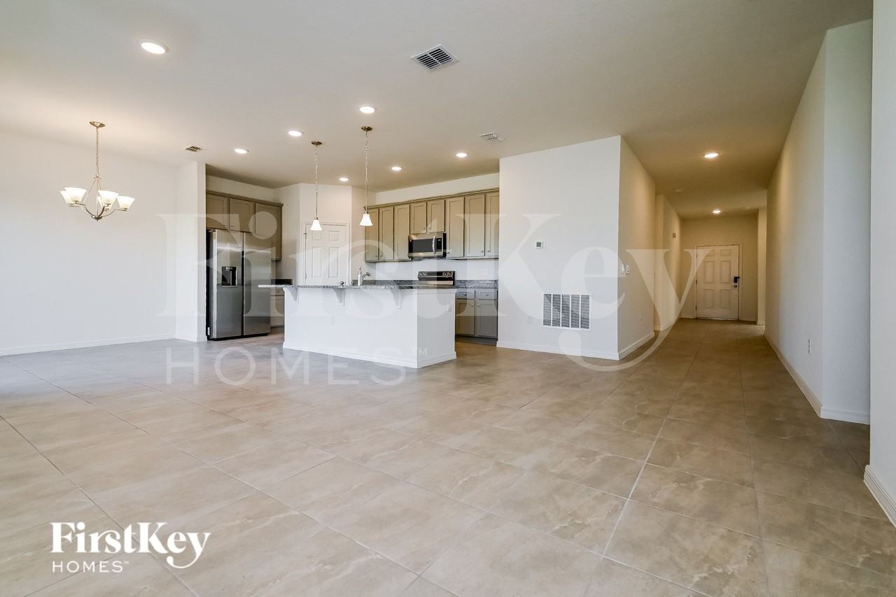 209 Windsor Reserve Dr - Photo 4 of 18