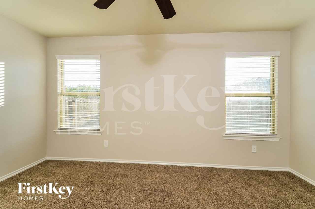 1218 Meadow Creek Dr - Photo 7 of 15