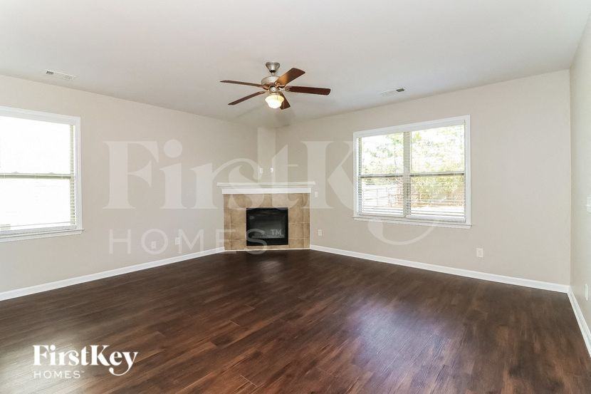 193 Palisades Dr - Photo 2 of 15