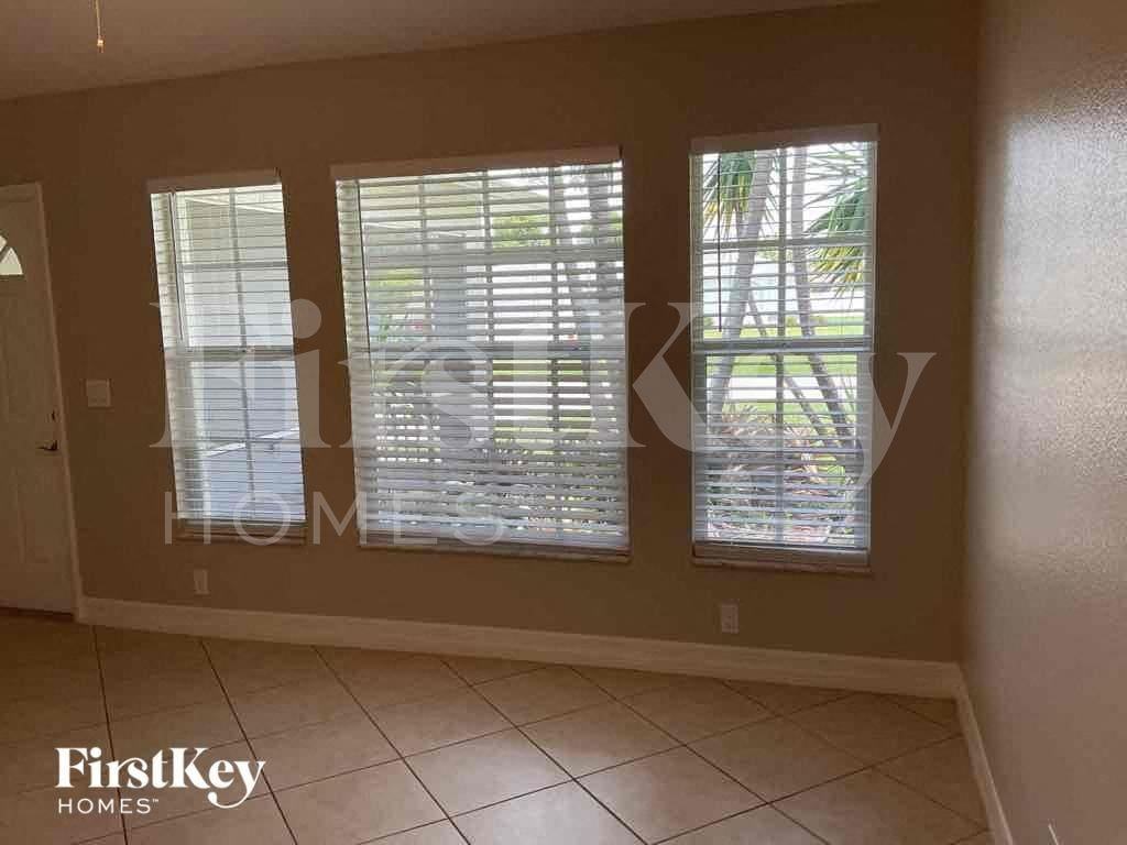 314 Se 15th St - Photo 2 of 15