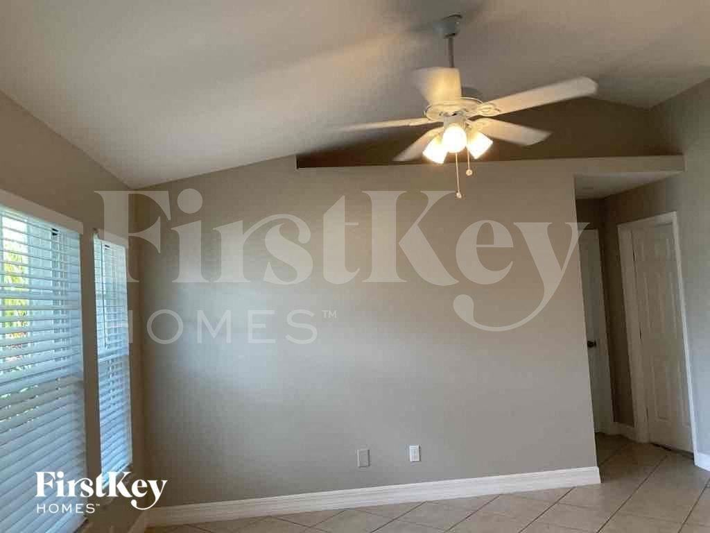 314 Se 15th St - Photo 4 of 15